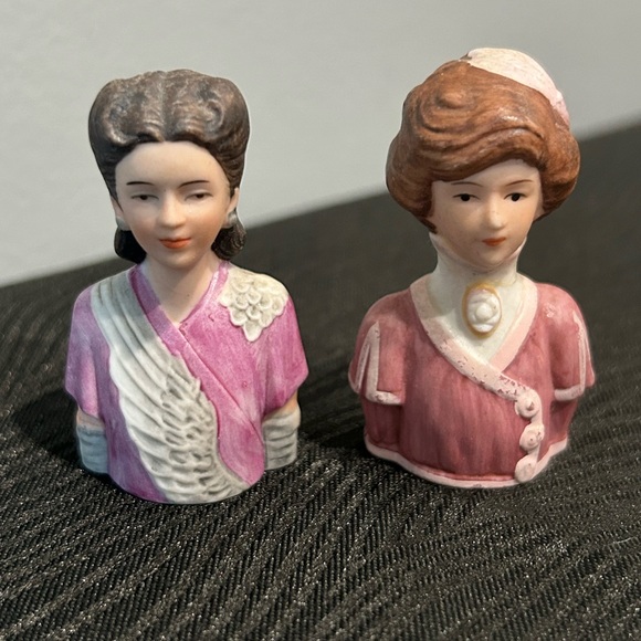 Set of 8 - Avon American Fashion Porcelain Thimbles - Picture 4 of 12